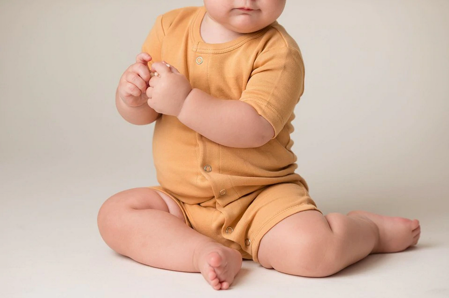 Short-Sleeve Romper in Honey